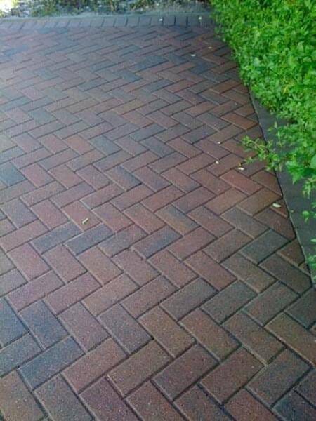 Block paving after cleaning by The Driveway Doctor